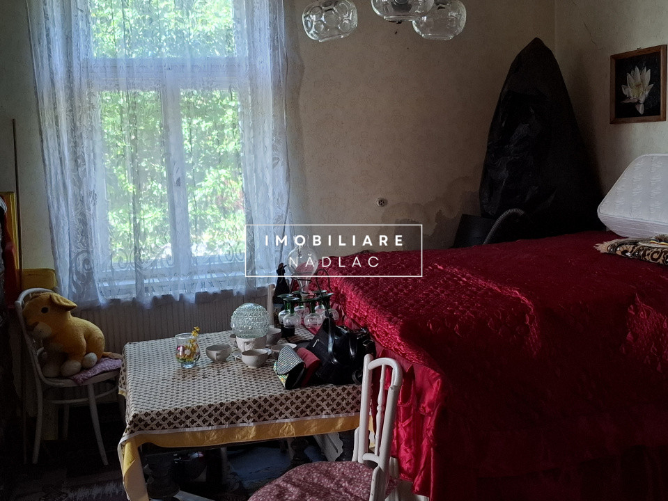  CASA BOIEREASCA pe colt  in Nadlac, Independentei colt cu M. Eminescu
