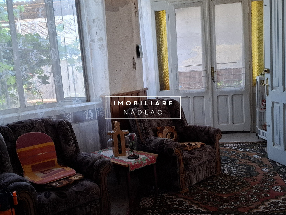  CASA BOIEREASCA pe colt  in Nadlac, Independentei colt cu M. Eminescu