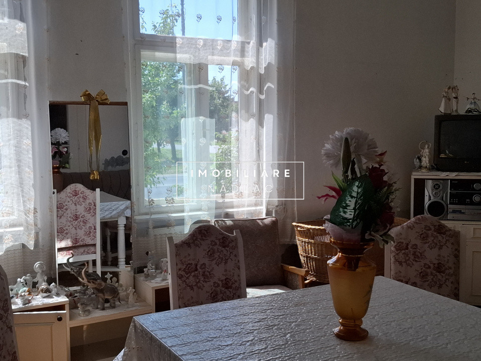  CASA BOIEREASCA pe colt  in Nadlac, Independentei colt cu M. Eminescu