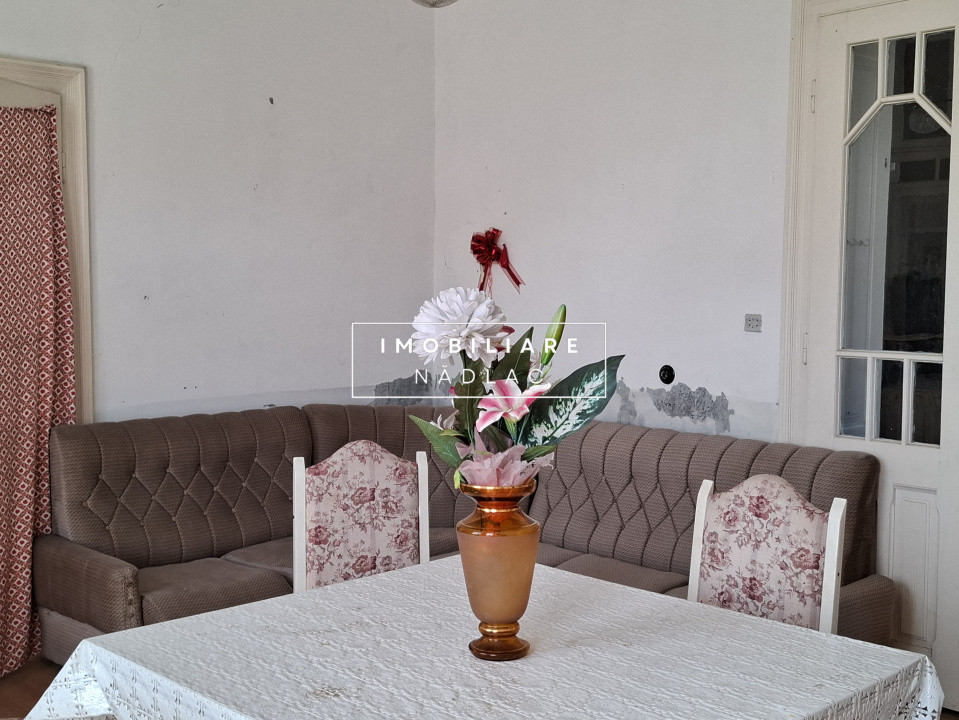  CASA BOIEREASCA pe colt  in Nadlac, Independentei colt cu M. Eminescu