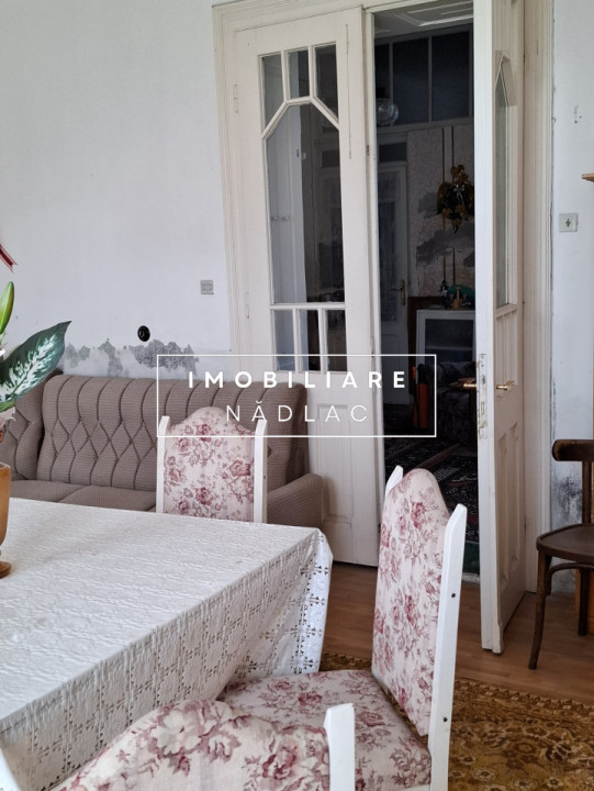  CASA BOIEREASCA pe colt  in Nadlac, Independentei colt cu M. Eminescu