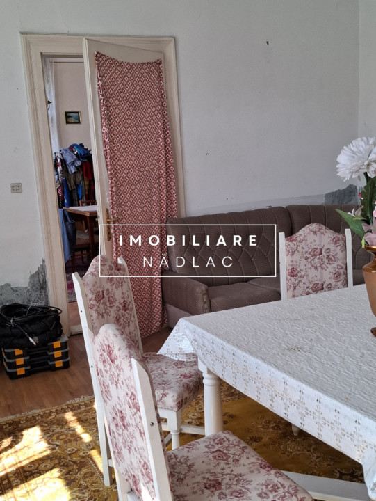  CASA BOIEREASCA pe colt  in Nadlac, Independentei colt cu M. Eminescu