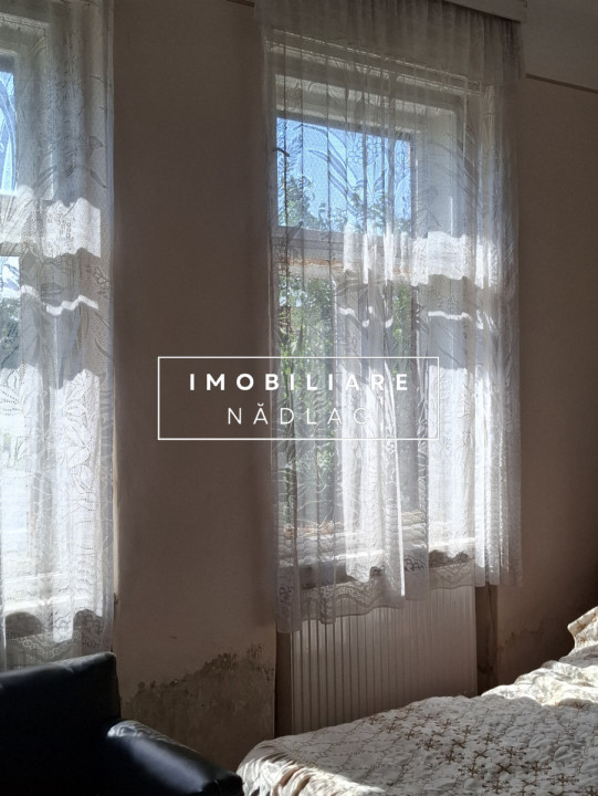  CASA BOIEREASCA pe colt  in Nadlac, Independentei colt cu M. Eminescu