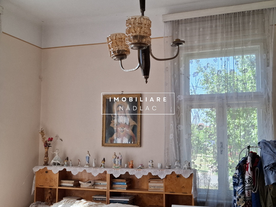  CASA BOIEREASCA pe colt  in Nadlac, Independentei colt cu M. Eminescu