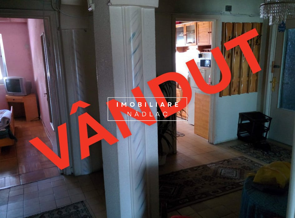 Apartament  4 camere  decomandate etaj 4  in Nadlac