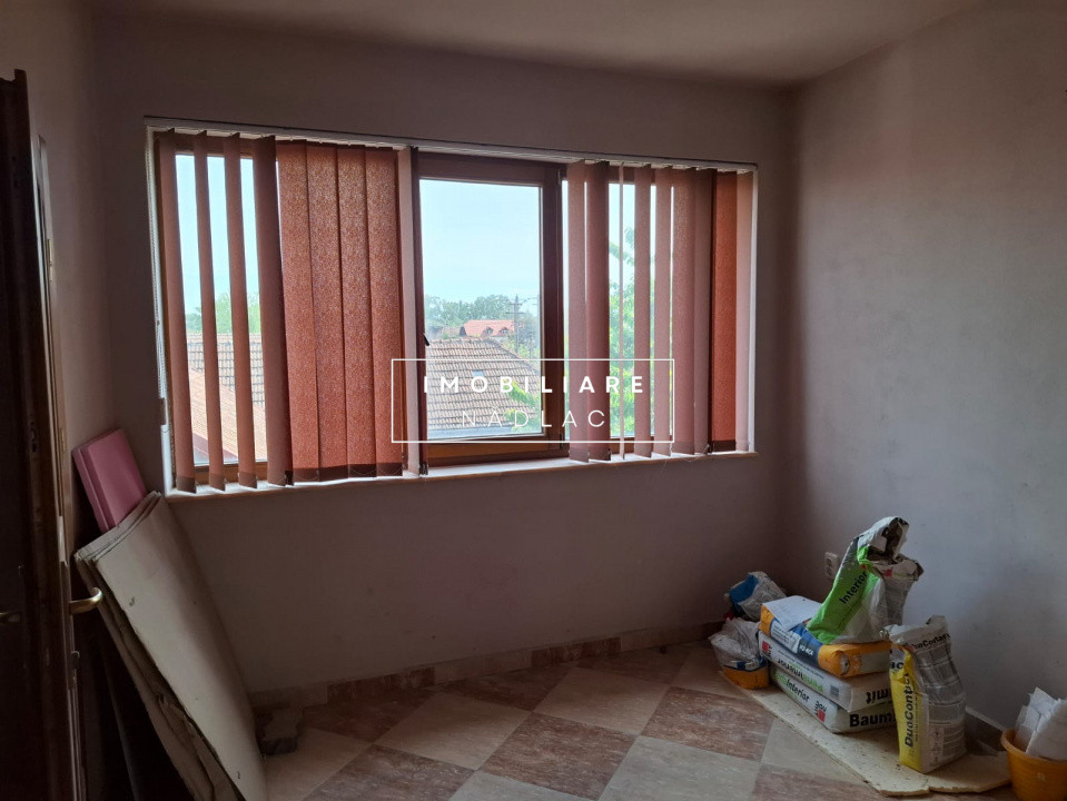 VILA S+P+E+M  cu SPATIU COMERCIAL  central in Nadlac