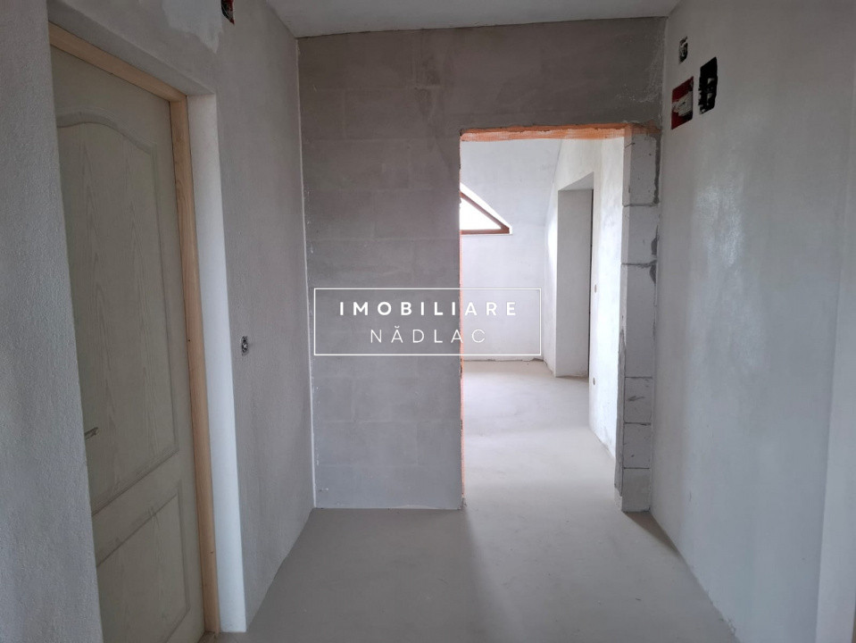 VILA S+P+E+M  cu SPATIU COMERCIAL  central in Nadlac