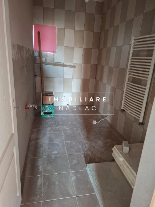 VILA S+P+E+M  cu SPATIU COMERCIAL  central in Nadlac