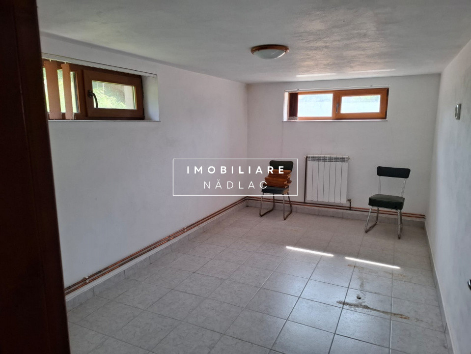VILA S+P+E+M  cu SPATIU COMERCIAL  central in Nadlac