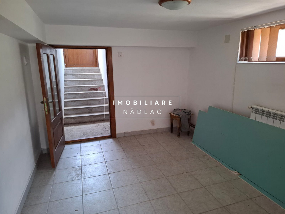VILA S+P+E+M  cu SPATIU COMERCIAL  central in Nadlac