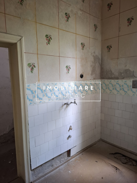 Casa din caramida pentru renovat  3 camere in Nadlac