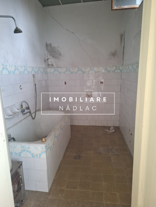Casa din caramida pentru renovat  3 camere in Nadlac