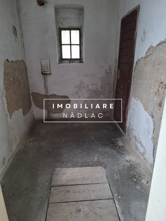 Casa din caramida pentru renovat  3 camere in Nadlac