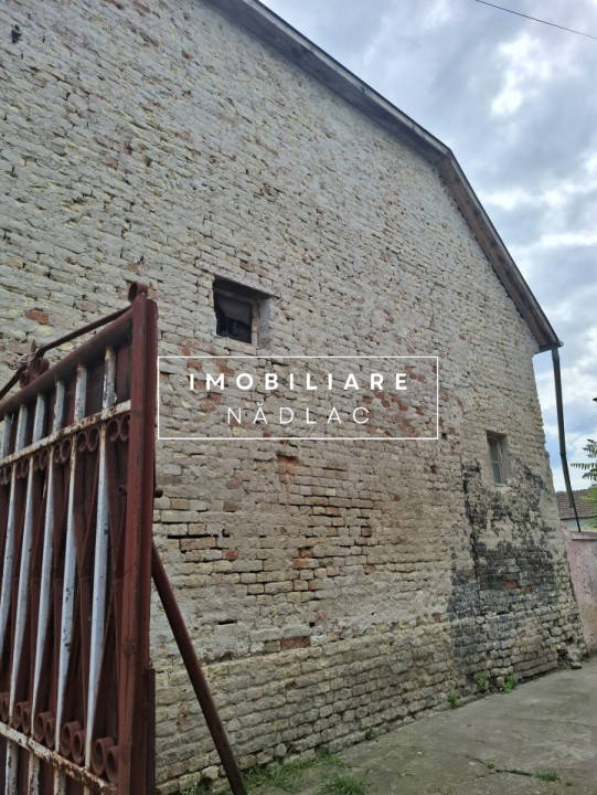 Casa din caramida pentru renovat  3 camere in Nadlac
