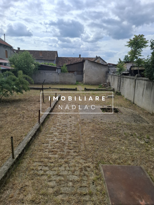 Casa din caramida pentru renovat  3 camere in Nadlac