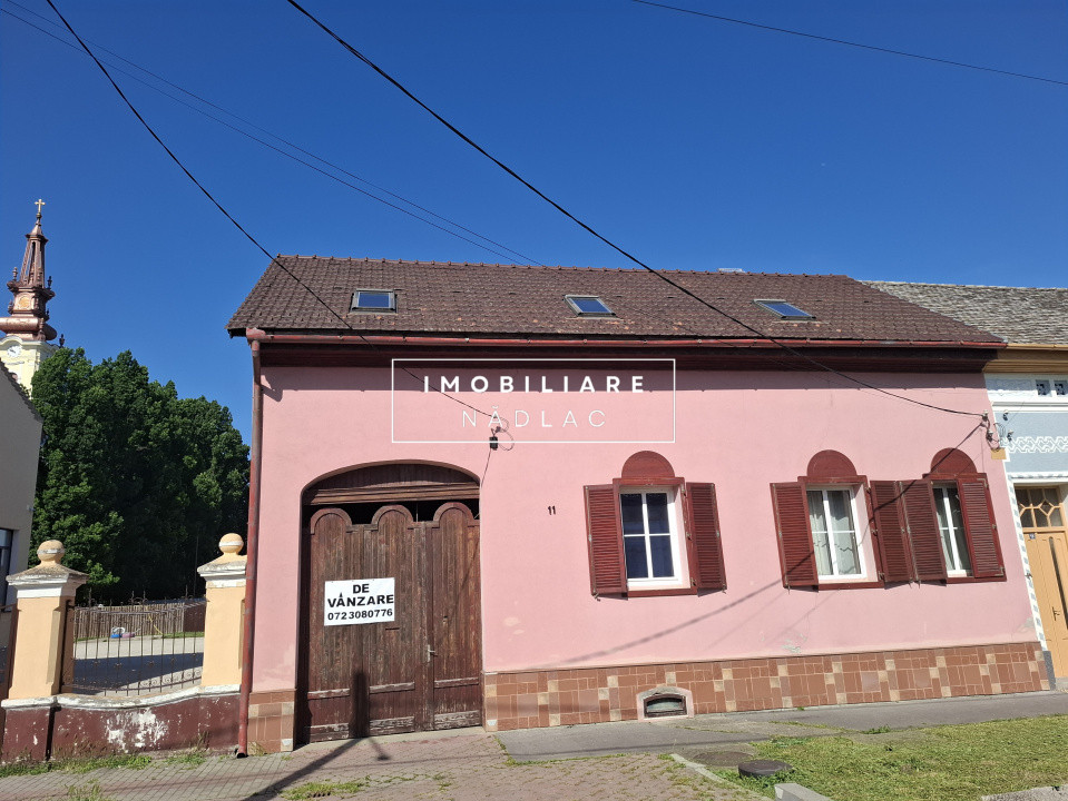  CASA 6 camere CU MANSARDA cu un design deosebit si o arhitectura futurista