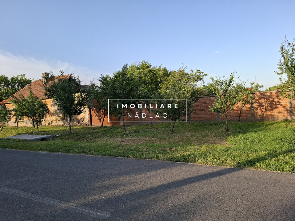 Casa pentru demolare/renovare in Nadlac cu teren 616mp