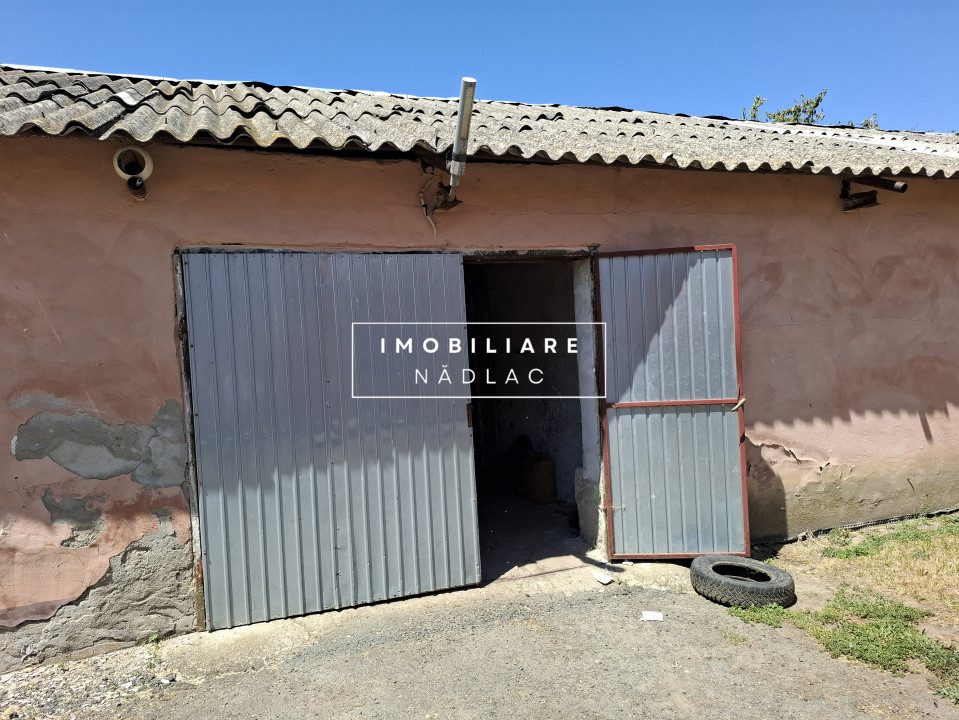 Proprietate mixtă de vânzare în Nădlac – Casă modernă + hală/grajd + teren mare