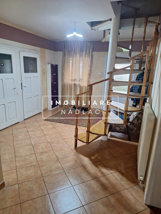 Proprietate mixtă de vânzare în Nădlac – Casă modernă + hală/grajd + teren mare