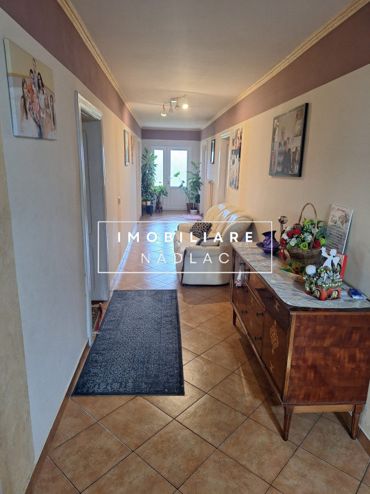 Proprietate mixtă de vânzare în Nădlac – Casă modernă + hală/grajd + teren mare