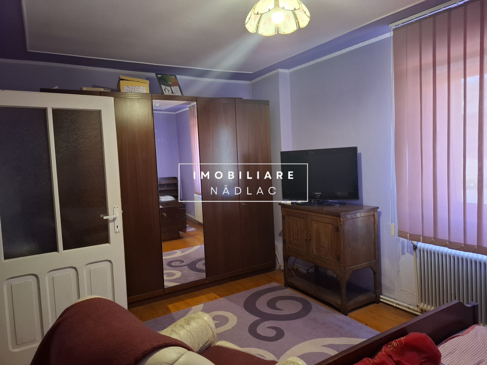Proprietate mixtă de vânzare în Nădlac – Casă modernă + hală/grajd + teren mare
