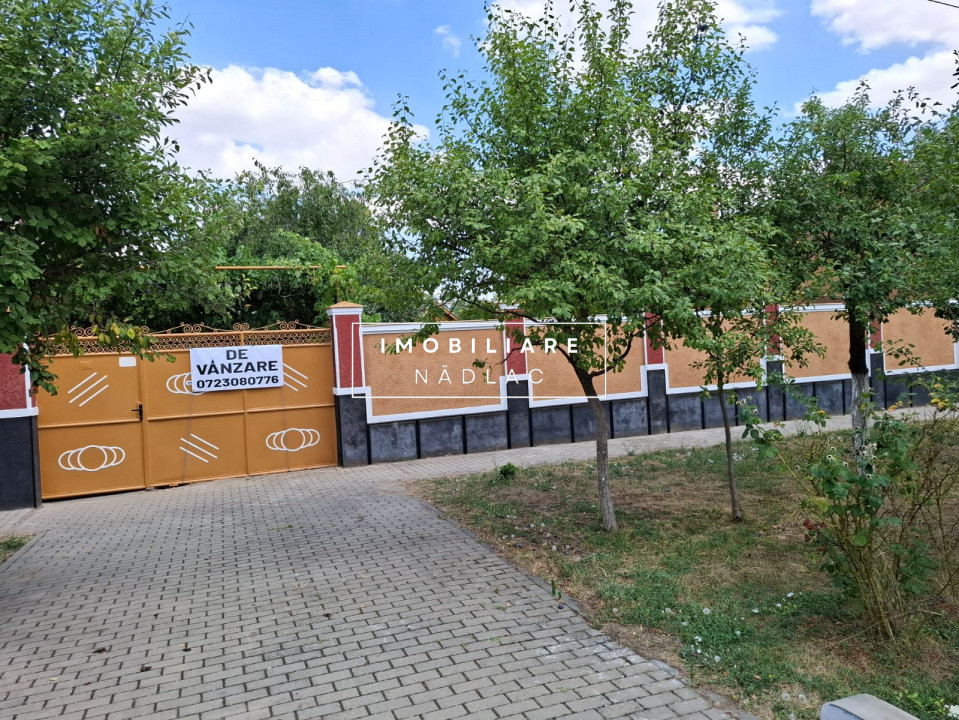Casa mare 4 camere cu gaz Strada V.Lucaciu colt  cu I.L. Caragiale in Nădlac