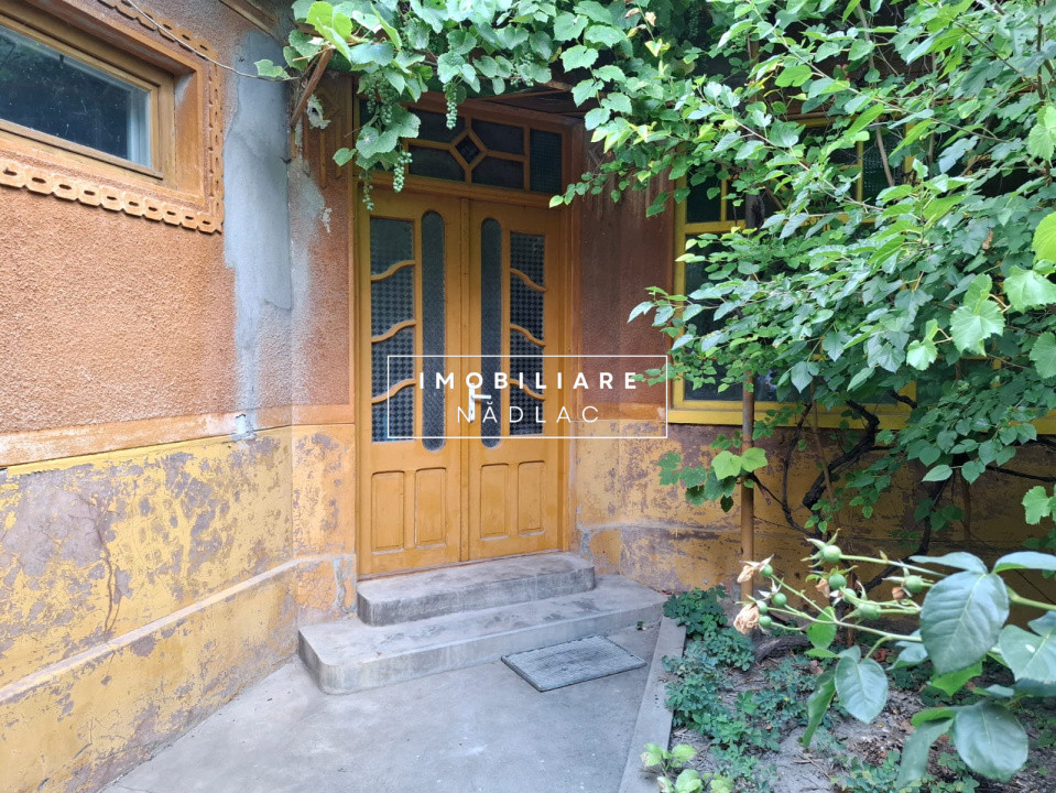 Casa mare 4 camere cu gaz Strada V.Lucaciu colt  cu I.L. Caragiale in Nădlac