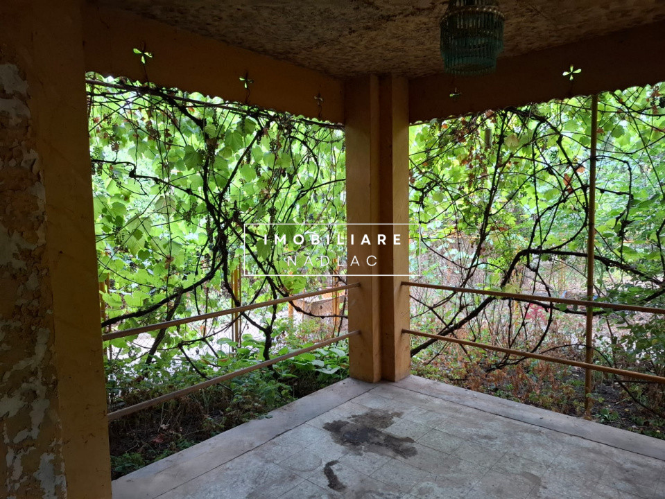 Casa mare 4 camere cu gaz Strada V.Lucaciu colt  cu I.L. Caragiale in Nădlac