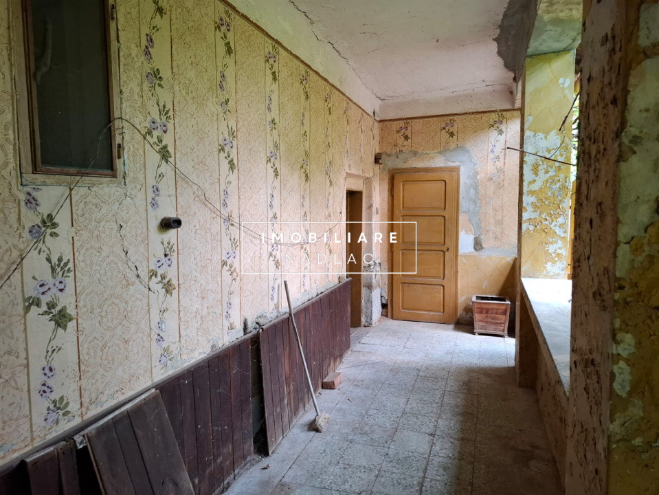 Casa mare 4 camere cu gaz Strada V.Lucaciu colt  cu I.L. Caragiale in Nădlac