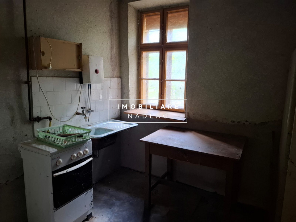 Casa mare 4 camere cu gaz Strada V.Lucaciu colt  cu I.L. Caragiale in Nădlac
