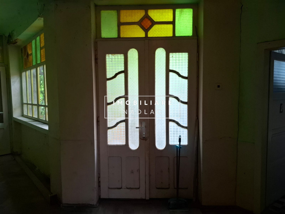 Casa mare 4 camere cu gaz Strada V.Lucaciu colt  cu I.L. Caragiale in Nădlac