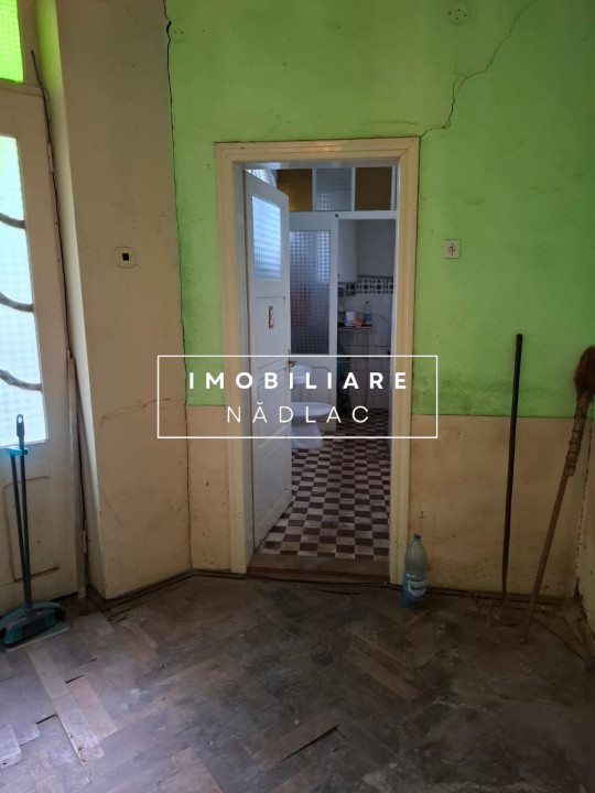 Casa mare 4 camere cu gaz Strada V.Lucaciu colt  cu I.L. Caragiale in Nădlac
