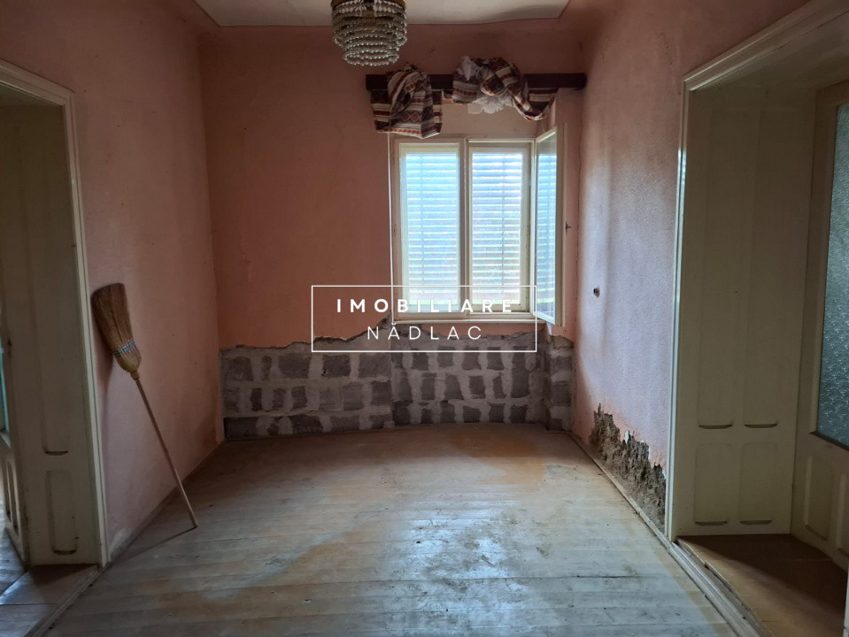 Casa mare 4 camere cu gaz Strada V.Lucaciu colt  cu I.L. Caragiale in Nădlac