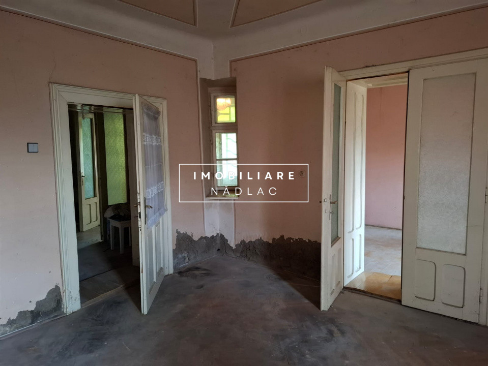 Casa mare 4 camere cu gaz Strada V.Lucaciu colt  cu I.L. Caragiale in Nădlac