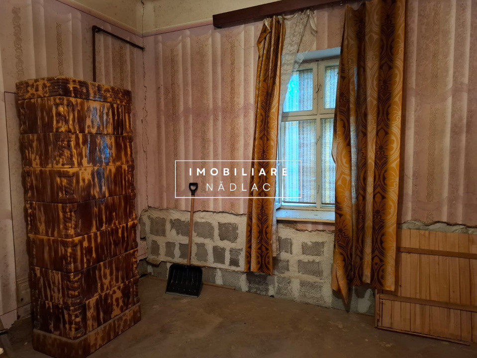 Casa mare 4 camere cu gaz Strada V.Lucaciu colt  cu I.L. Caragiale in Nădlac