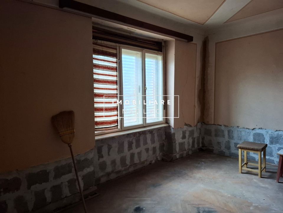 Casa mare 4 camere cu gaz Strada V.Lucaciu colt  cu I.L. Caragiale in Nădlac