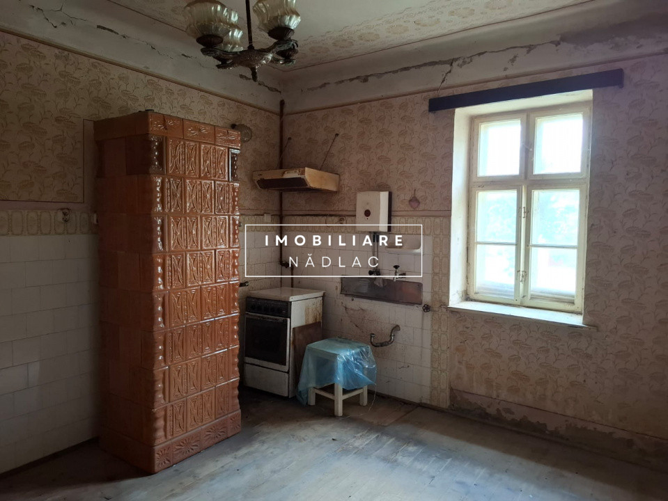 Casa mare 4 camere cu gaz Strada V.Lucaciu colt  cu I.L. Caragiale in Nădlac