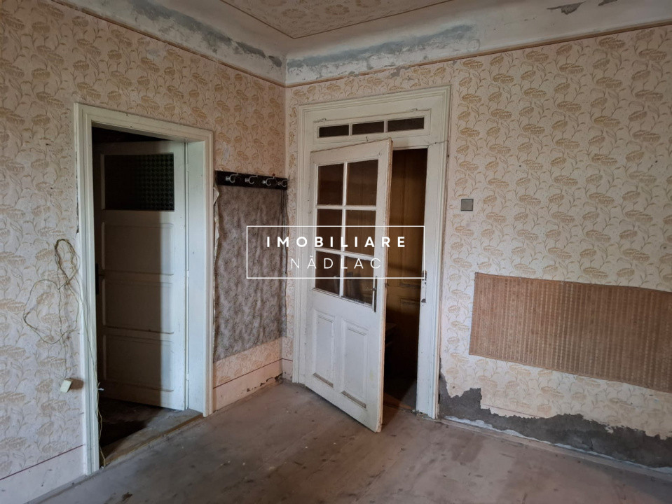 Casa mare 4 camere cu gaz Strada V.Lucaciu colt  cu I.L. Caragiale in Nădlac