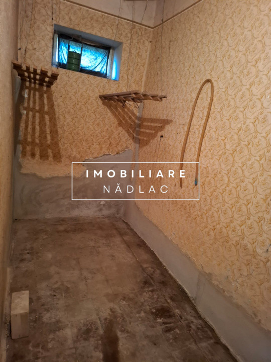Casa mare 4 camere cu gaz Strada V.Lucaciu colt  cu I.L. Caragiale in Nădlac