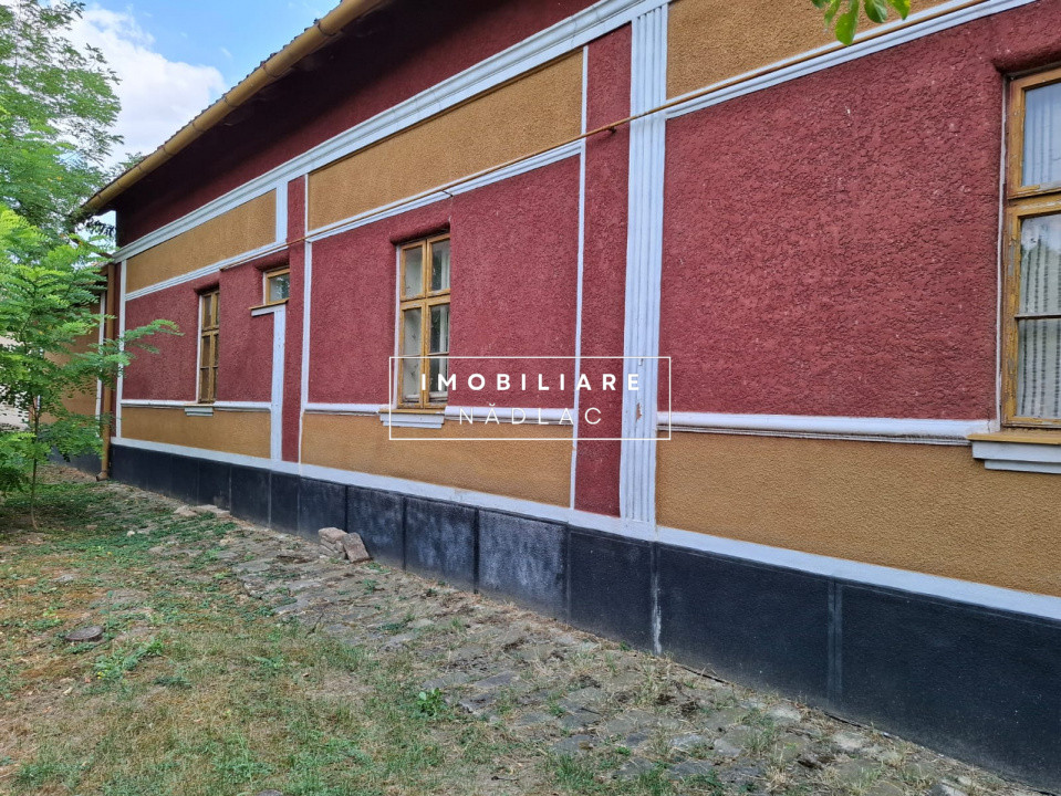 Casa mare 4 camere cu gaz Strada V.Lucaciu colt  cu I.L. Caragiale in Nădlac