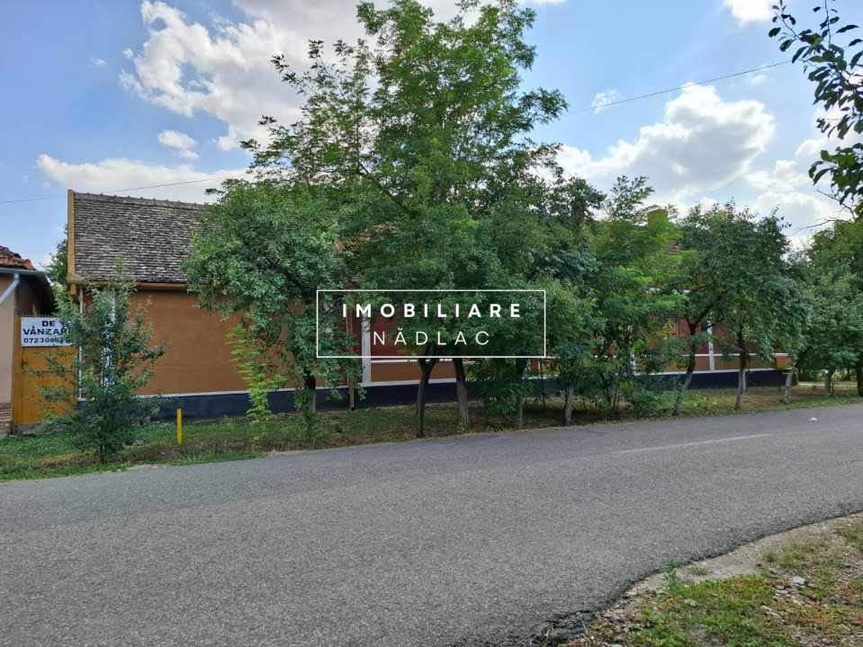 Casa mare 4 camere cu gaz Strada V.Lucaciu colt  cu I.L. Caragiale in Nădlac