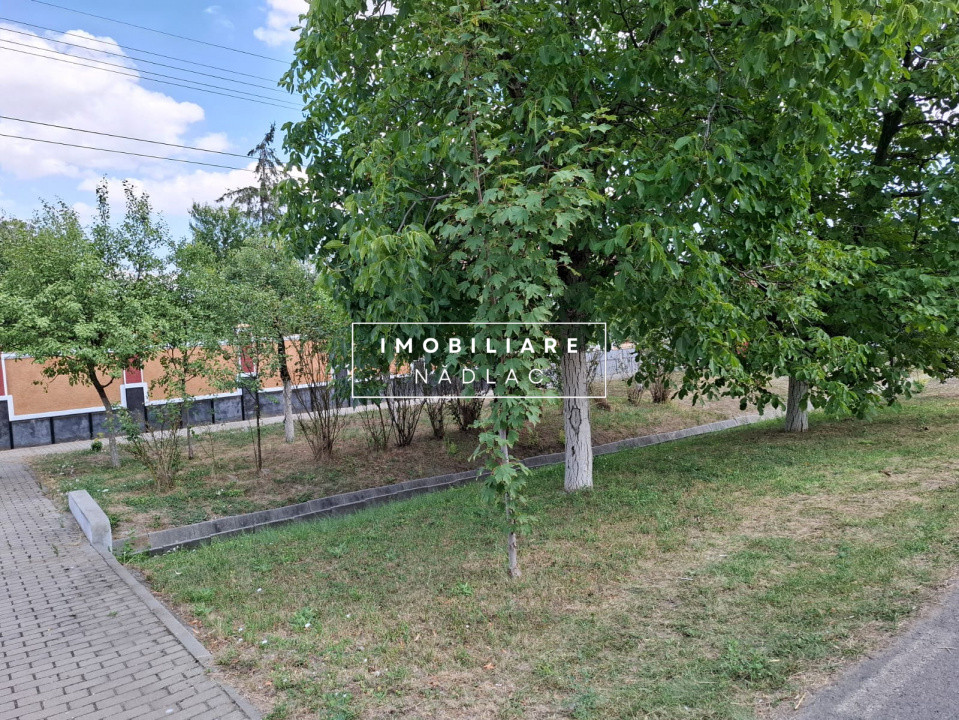 Casa mare 4 camere cu gaz Strada V.Lucaciu colt  cu I.L. Caragiale in Nădlac