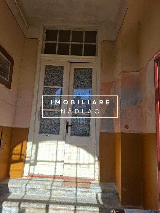 Casă spațioasă cu spațiu comercial pe colț in Nadlac