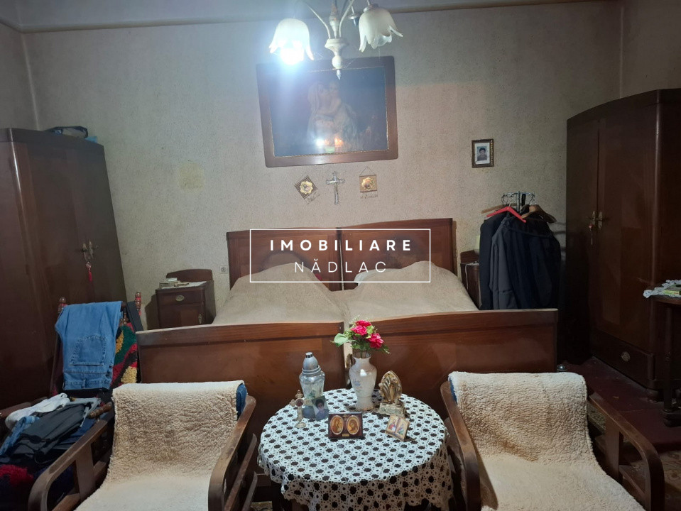 Casă spațioasă cu spațiu comercial pe colț in Nadlac