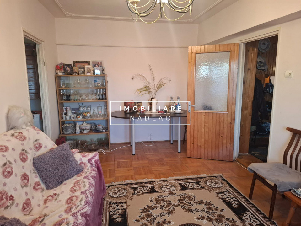 Apartament 3 camere etaj 4 cu garaj in Nadlac