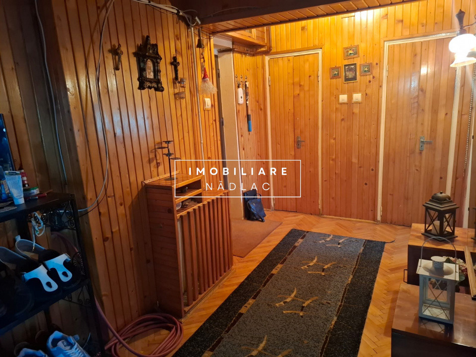 Apartament 3 camere etaj 4 cu garaj in Nadlac