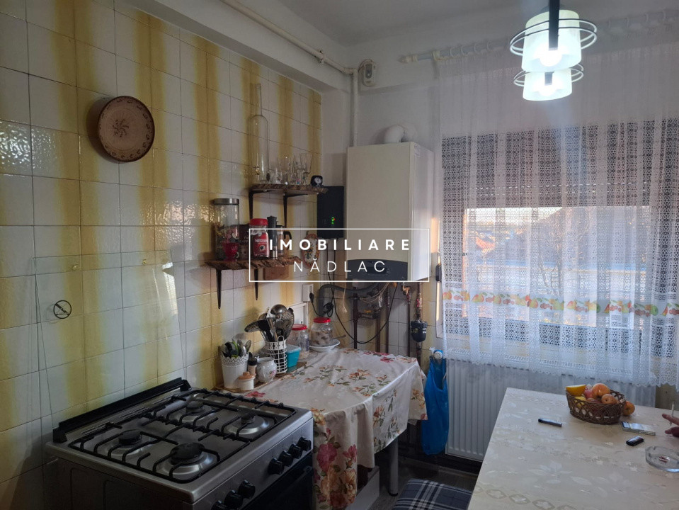 Apartament 3 camere etaj 4 cu garaj in Nadlac