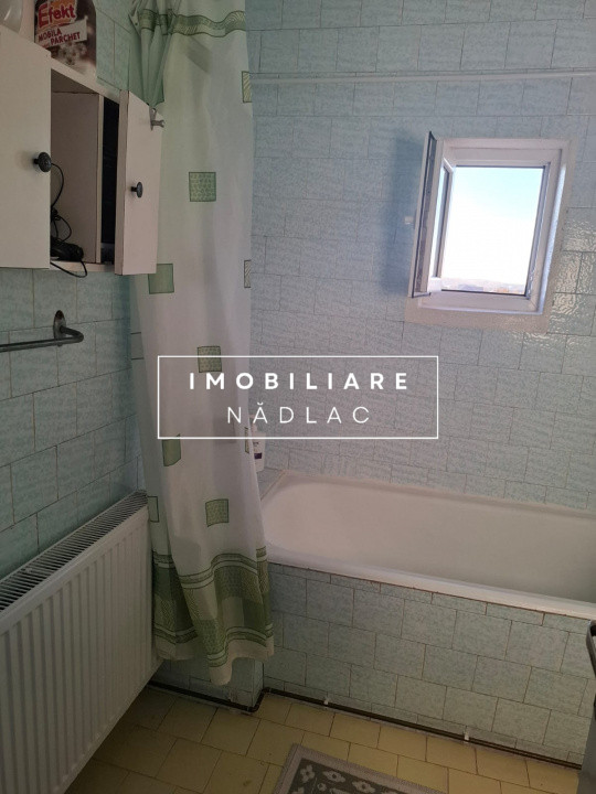 Apartament 3 camere etaj 4 cu garaj in Nadlac