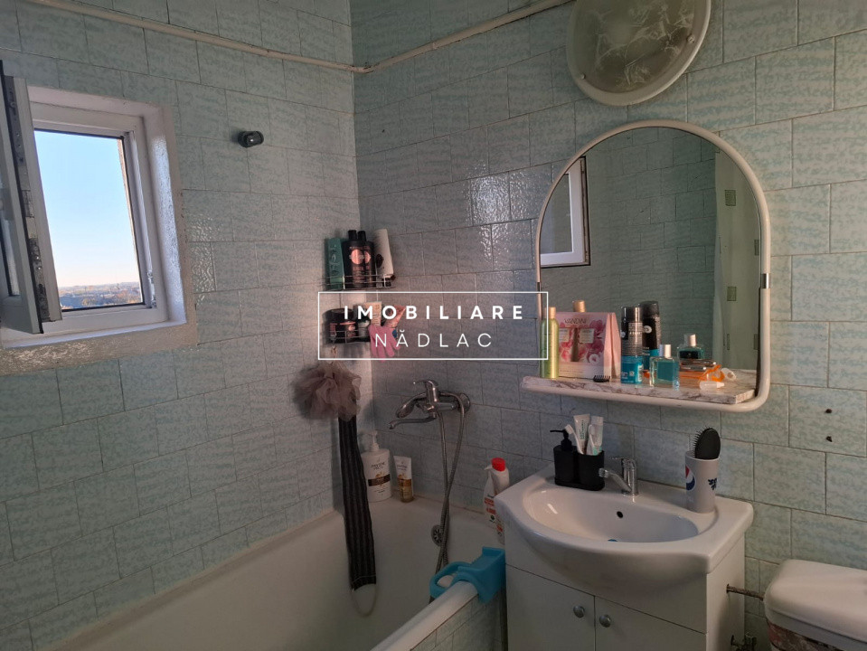 Apartament 3 camere etaj 4 cu garaj in Nadlac