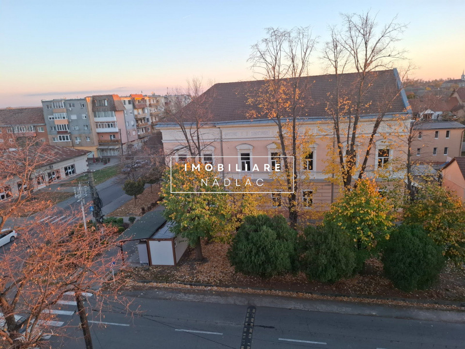 Apartament 3 camere etaj 4 cu garaj in Nadlac